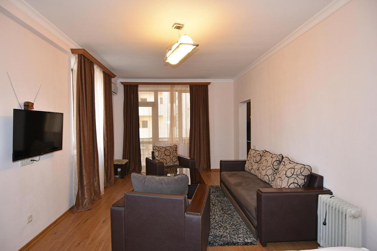 Rent Inn Yerevan On Arami Street Экстерьер фото